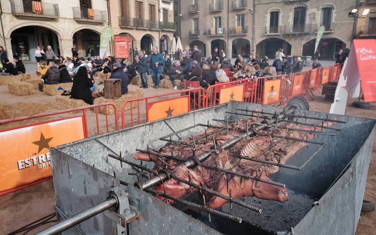 La plaça Major de Vic es converteix en epicentre i referent del Dijous Llarder