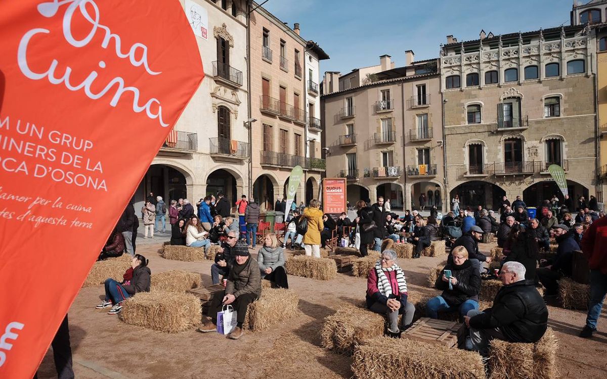 La plaça Major de Vic es converteix en epicentre i referent del Dijous Llarder