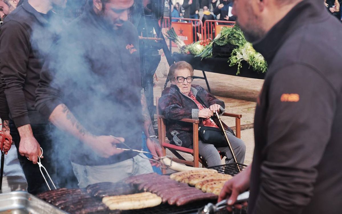 La plaça Major de Vic es converteix en epicentre i referent del Dijous Llarder