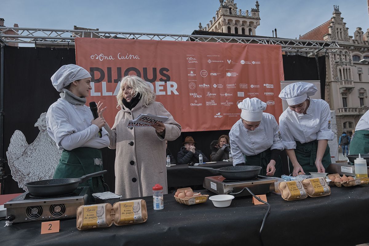 La plaça Major de Vic es converteix en epicentre i referent del Dijous Llarder