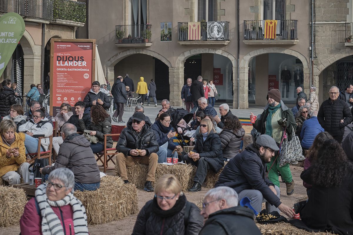 La plaça Major de Vic es converteix en epicentre i referent del Dijous Llarder