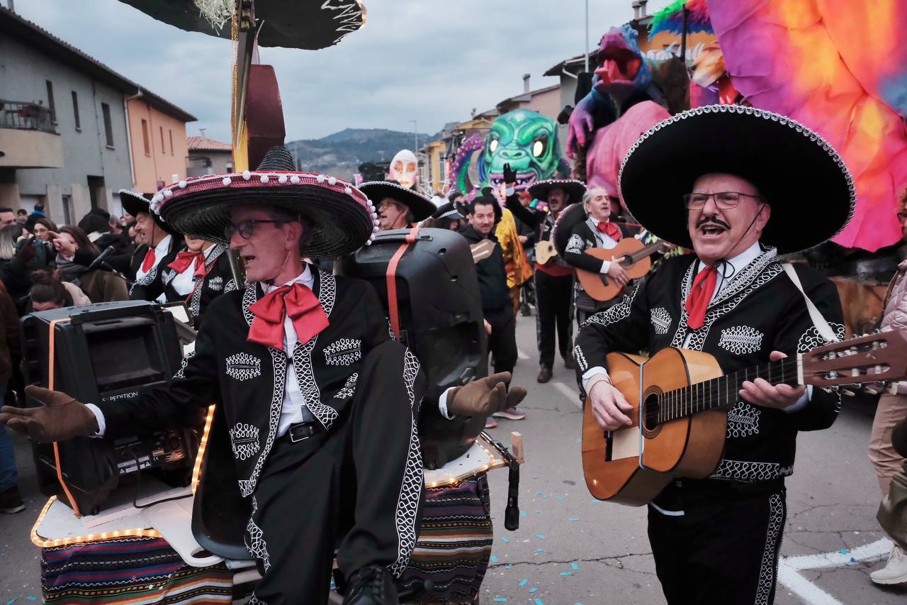 Multitudinari Carnaval de Terra Endins de Torelló.