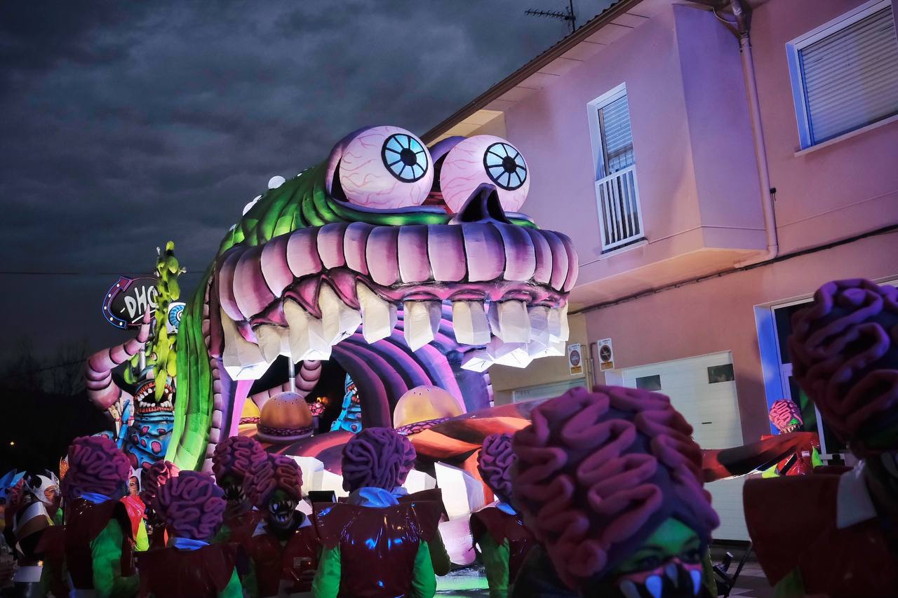 Multitudinari Carnaval de Terra Endins de Torelló.