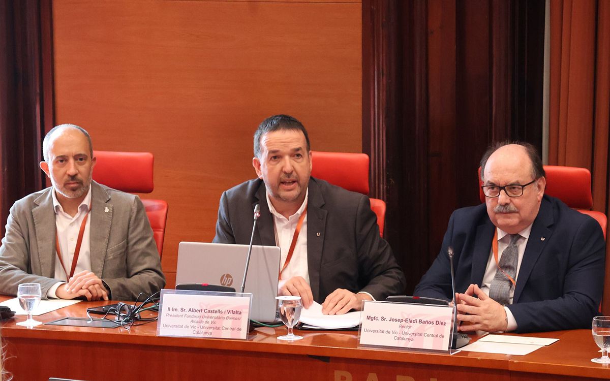 Marc Aloy, Albert Castells i Josep Eladi Baños durant la compareixença al Parlament de Catalunya.