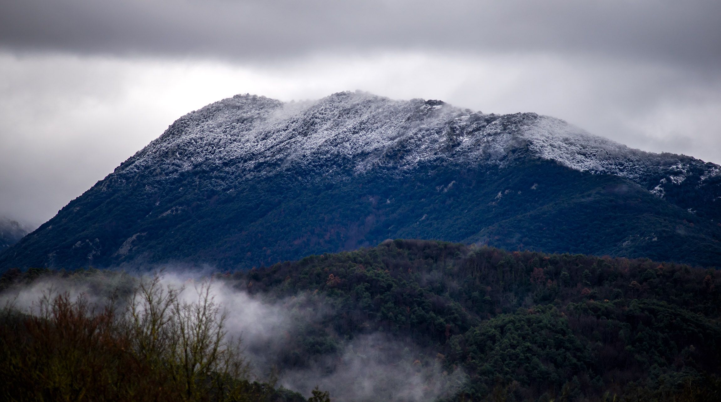 El Montseny, enfarinat per la nevada d'aquest divendres.