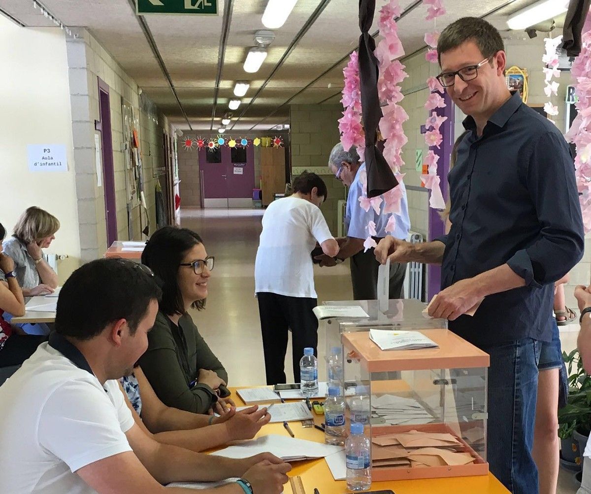 Carles Mundó votant a Gurb