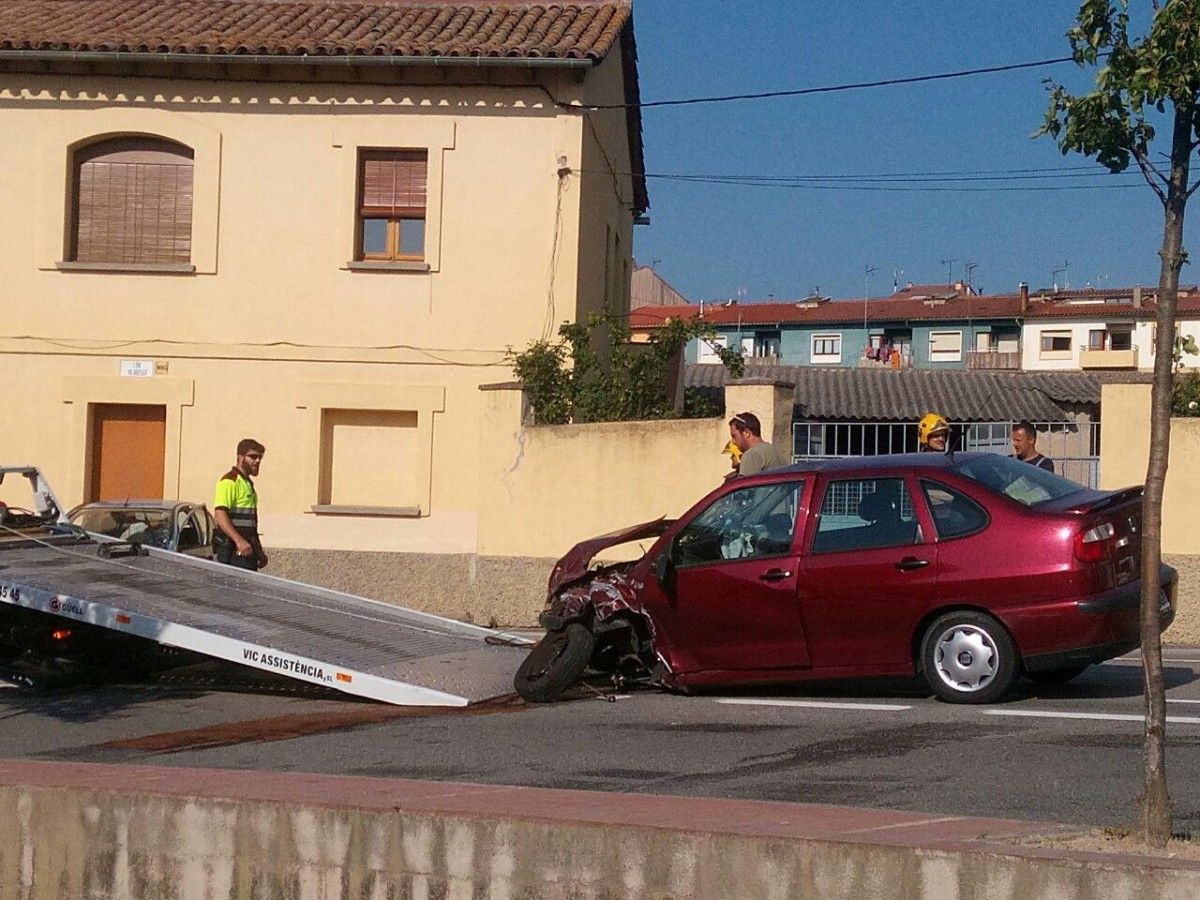 Un dels cotxes accidentats a Santa Eugènia de Berga 