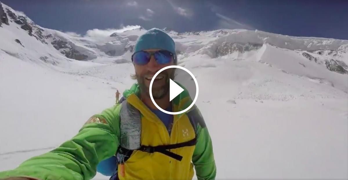 L'alpinista descendeix  per la glacera Diama del Nanga Parbat