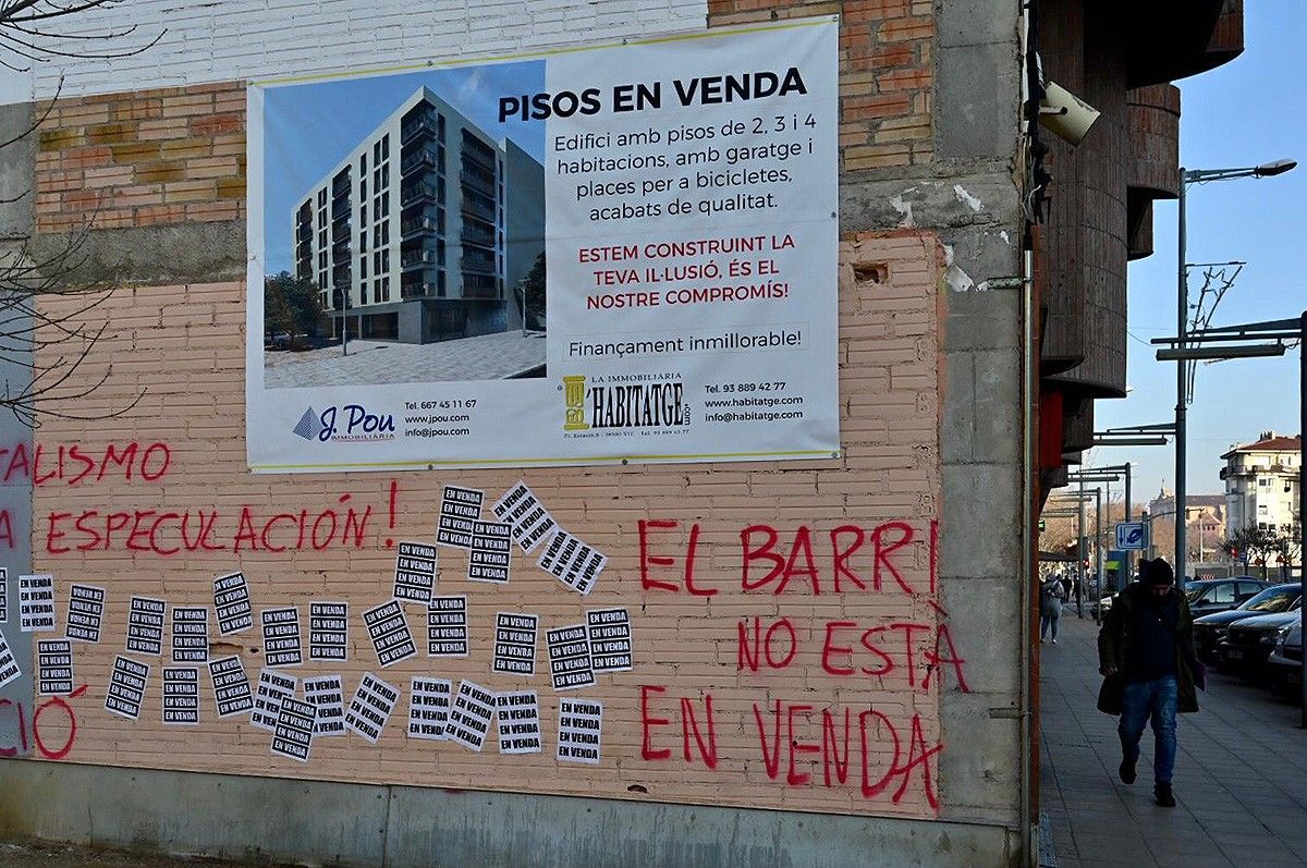 La plaça de la Noguera, punt de protesta per l'edificació de pisos