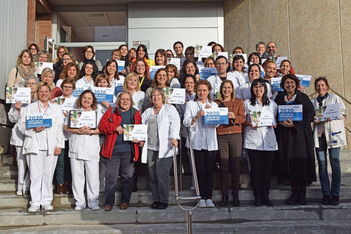 Fotografia del grup d'infermeres del CHV durant la presentació de la campanya Nursing Now