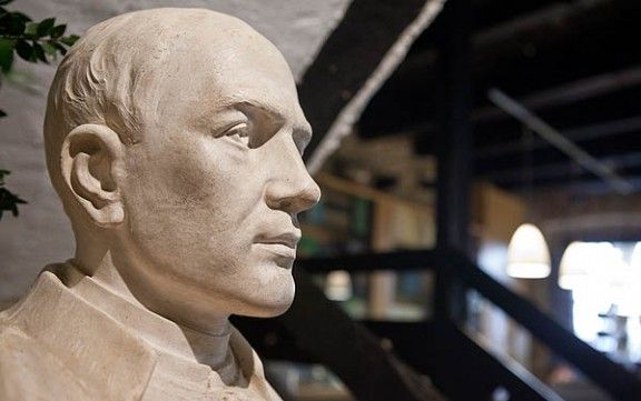 Bust de Jacint Verdaguer exposat a la Casa Museu de Folgueroles