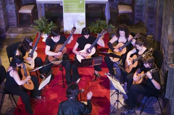 Concert de la Jove Orquestra de Guitarres Isaac Albéniz al 1r Festival de Música de Tavèrnoles