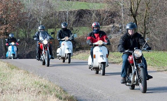 La trobada de motos antigues de Manlleu ha arribat a la 27a edició.