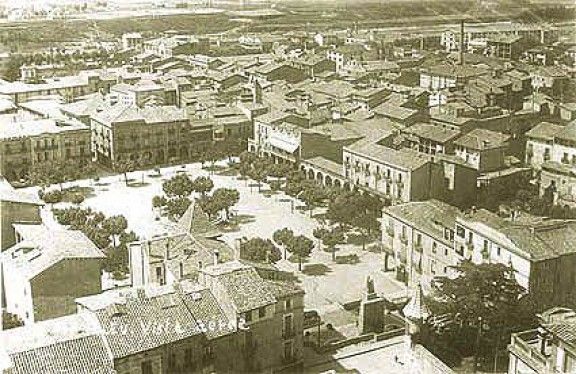 Vista de la plaça Fra Bernadí des del campanar, L'any 1960