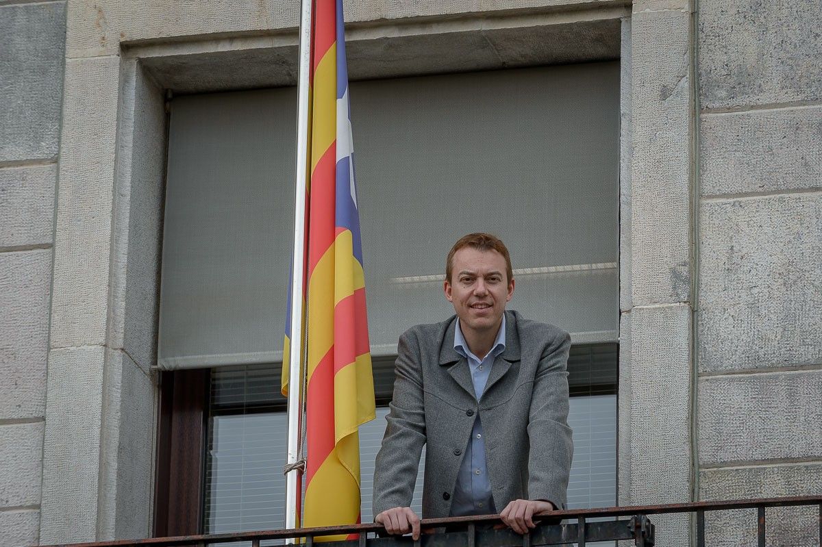 Àlex Garrido al balcó de l'Ajuntament.