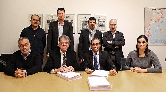 Signatura del contracte de venda de Canal Catala el diari El Punt-Avui.