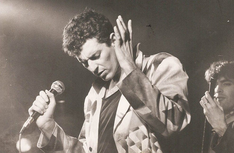 Carles Sabater en un concert de Sau, l'any 1989 a l'Stinger de Ripoll.