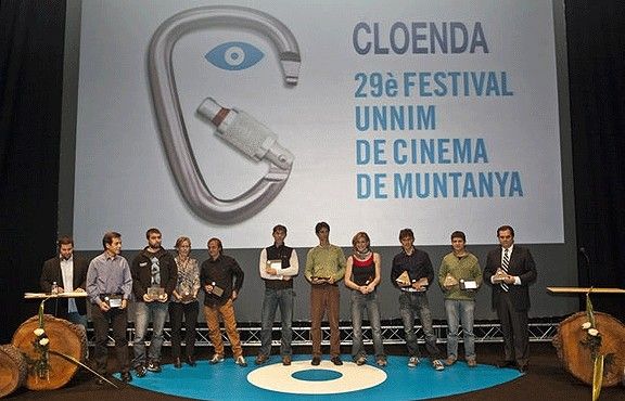 Foto de família dels guardonats al Festival Unnim de Cinema de Muntanya.