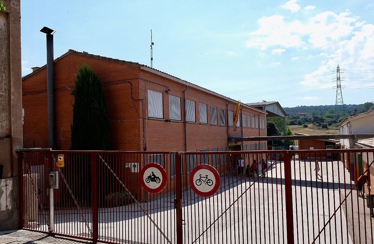 L'entrada del col·legi Joan XXIII de Balenyà