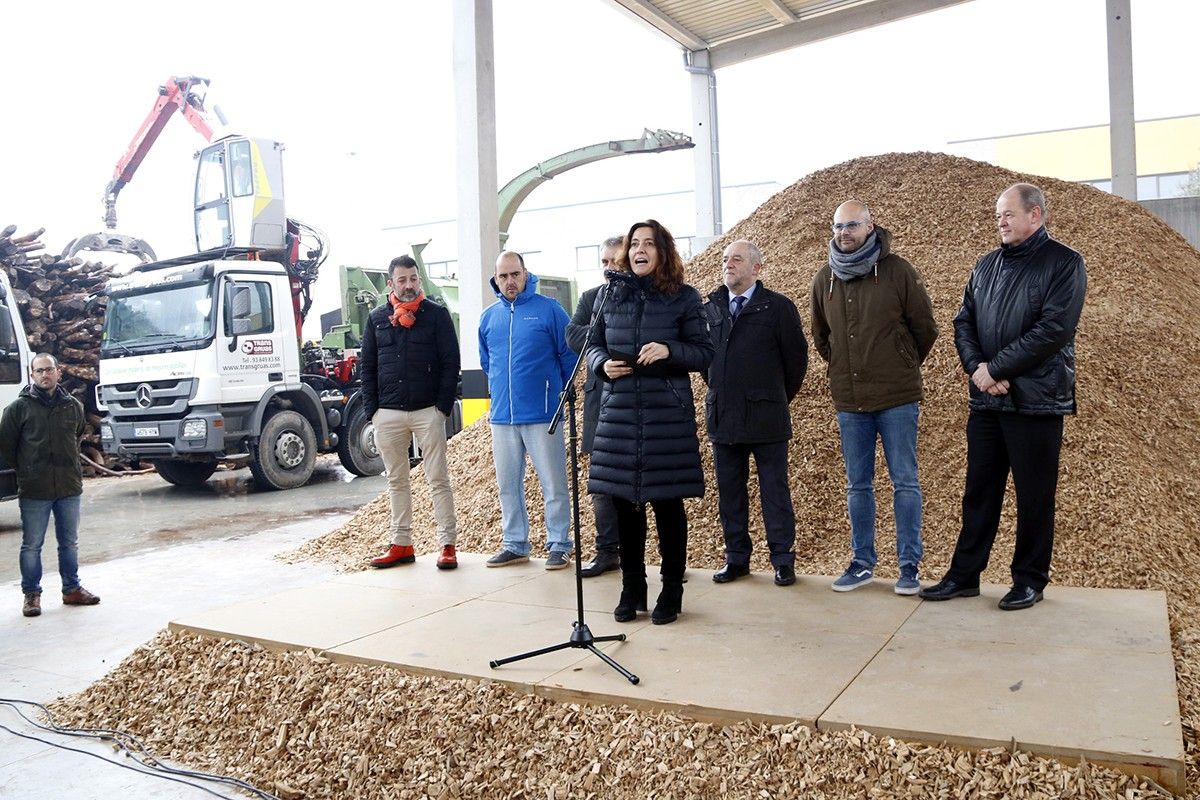 La presidenta de la Diputació de Barcelona, Mercè Conesa, inaugura la nova planta.