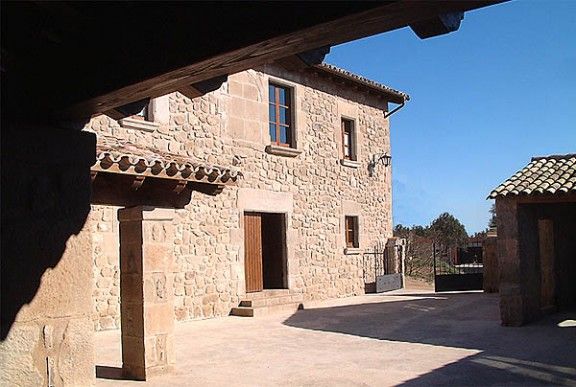 Imatge de La Casagran d'Olost, l'única casa rural osonenca amb 4 espigues.