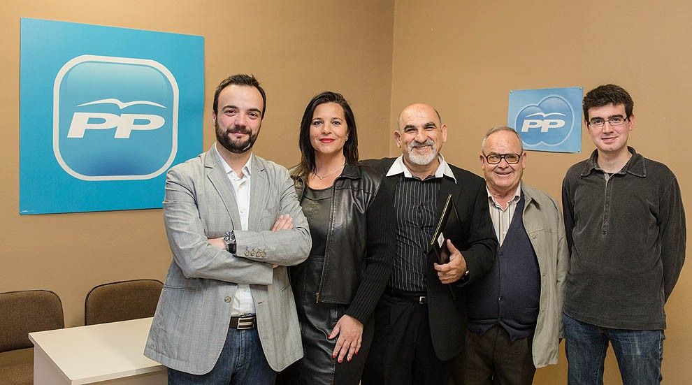 Antoni Sànchez, Francesc Polo i Humilde Domínguez, a la seu del PP a Vic