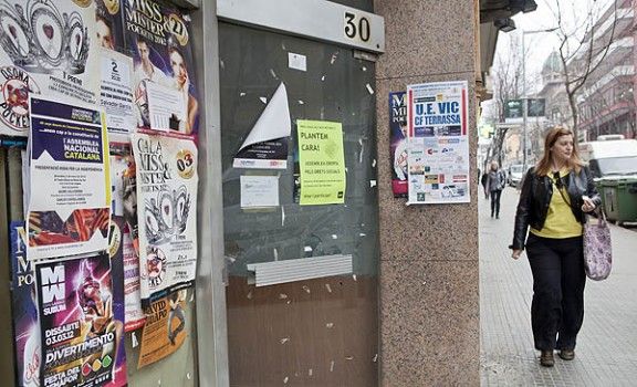 L'Ajuntament de Vic vol acabar amb els cartells penjats a qualsevol lloc.