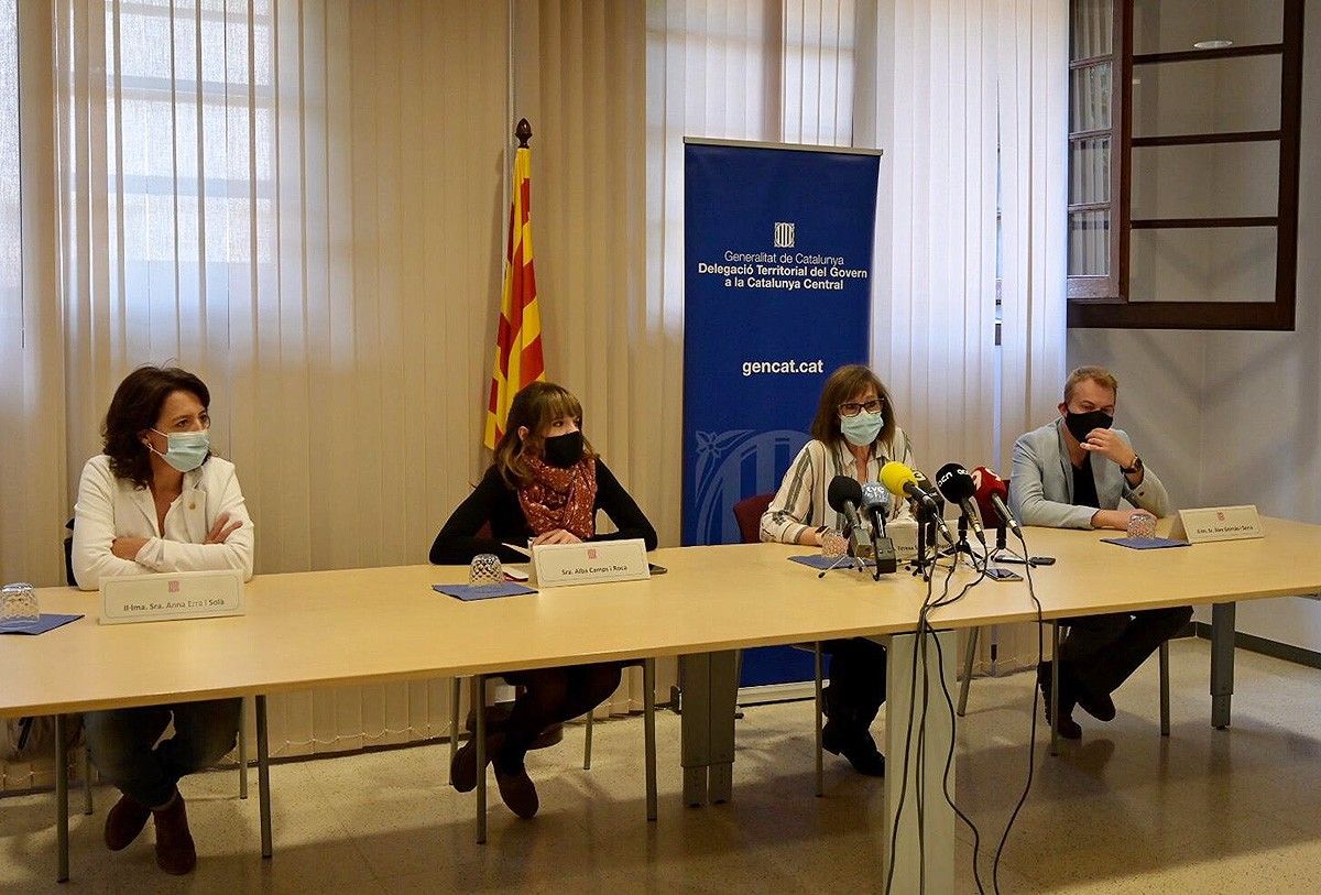 Anna Erra, Alba Camps, Teresa Sabater i Àlex Garrido, per explicar les noves mesures a Vic i Manlleu.