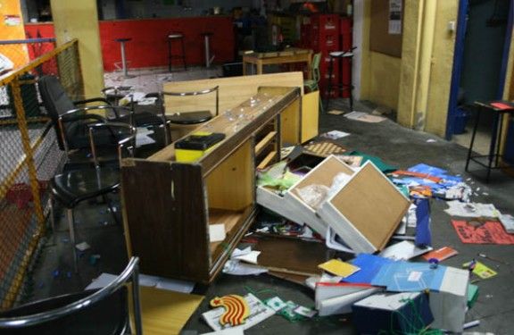 Estat en que ha quedat el Centre Social La Torratxa després de l'atac d'aquesta matinada