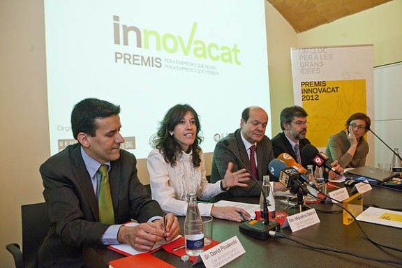 David Poudevida, Miquelina Saborit, Oriol Guixà, Pere Girbau i Núria Macià aquest dimecres a la presentació dels premis Innovacat. 