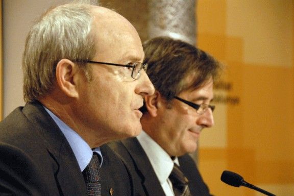 José Montilla, president de la Generalitat, i Jordi Ausàs, conseller de Governació, en la roda de premsa de presentació de la llei de les vegueries, aquest migdia.