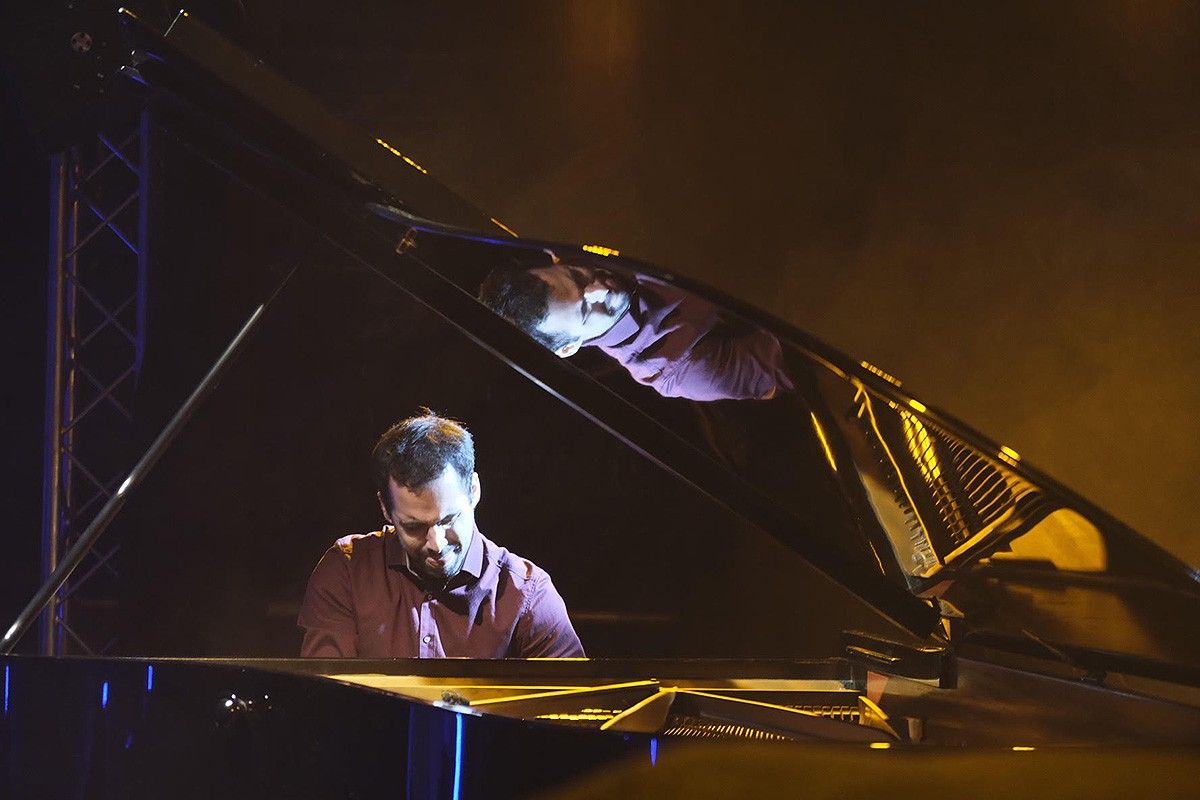 El pianista Xavi Torres durant el concert inaugural de la 22a edició de l’Alhambra Festival Jazz Vic