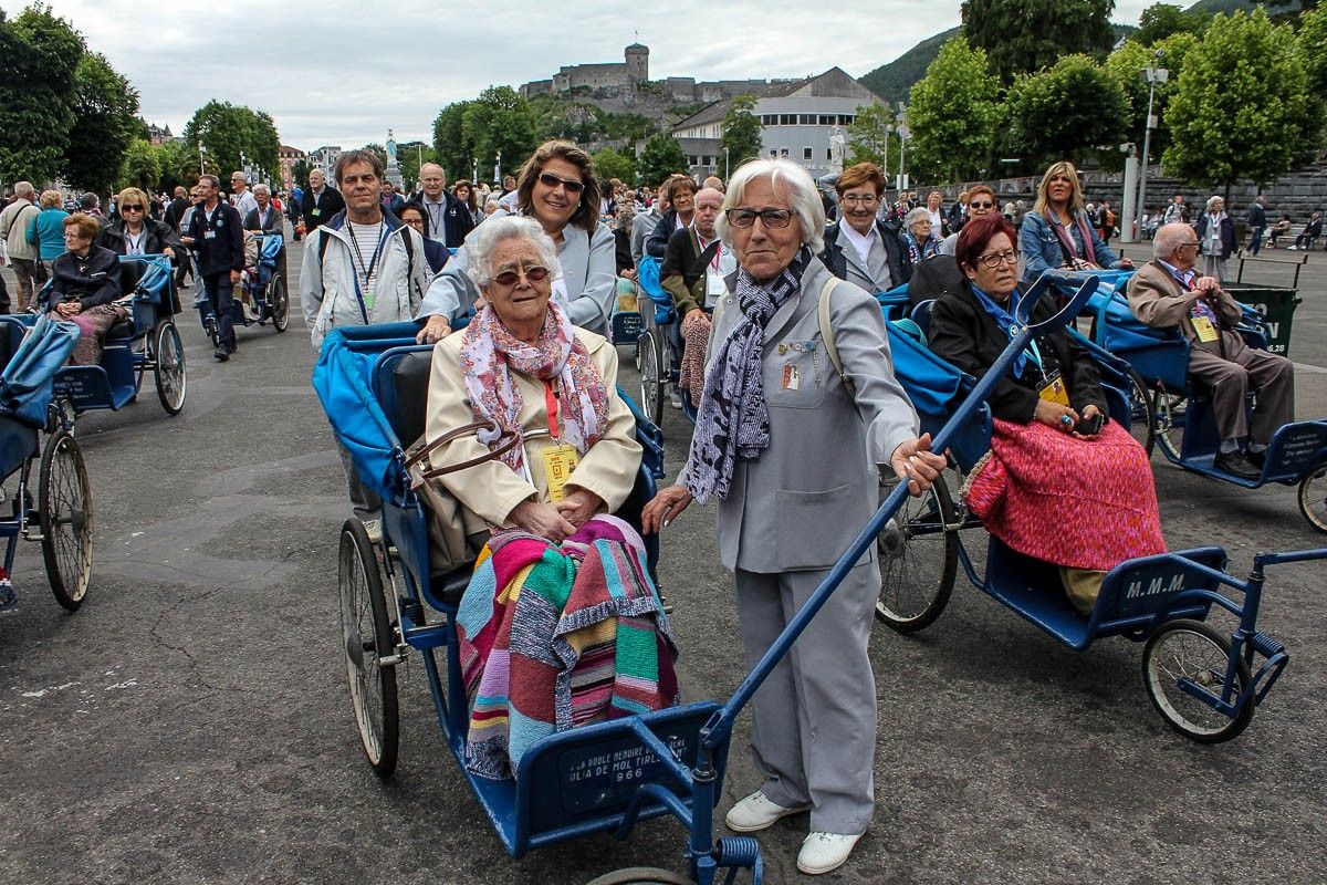 Pelegrins anant a Lourdes, l'any passat