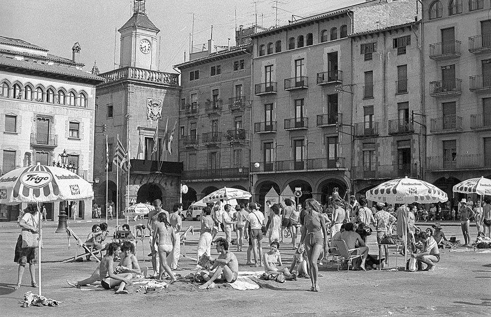 Solàrium a la plaça Major de Vic, l'any 1982.