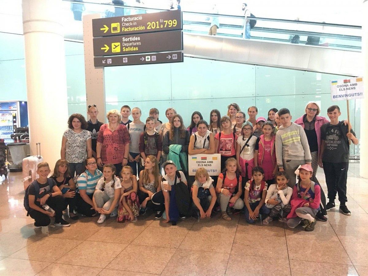 Tots els nens i nenes d'Ucraïna i Bielorússia a l'aeroport de Barcelona-El Prat
