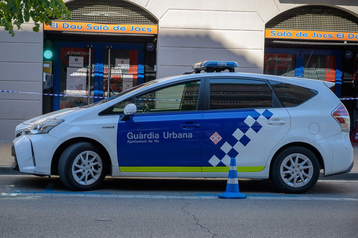 Un cotxe de la Guàrdia Urbana al barri del Remei de Vic