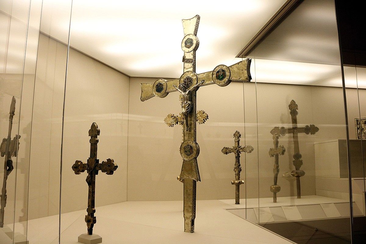 La creu de Sant Joan de les Abadesses amagava un «tresor ocult»