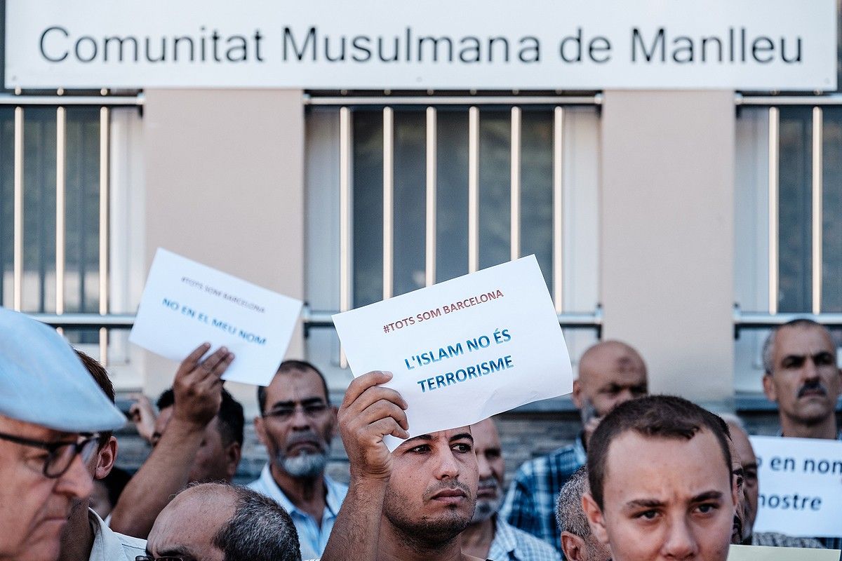 La Comunitat Musulmana de Manlleu mostra el seu rebuig als atemptats