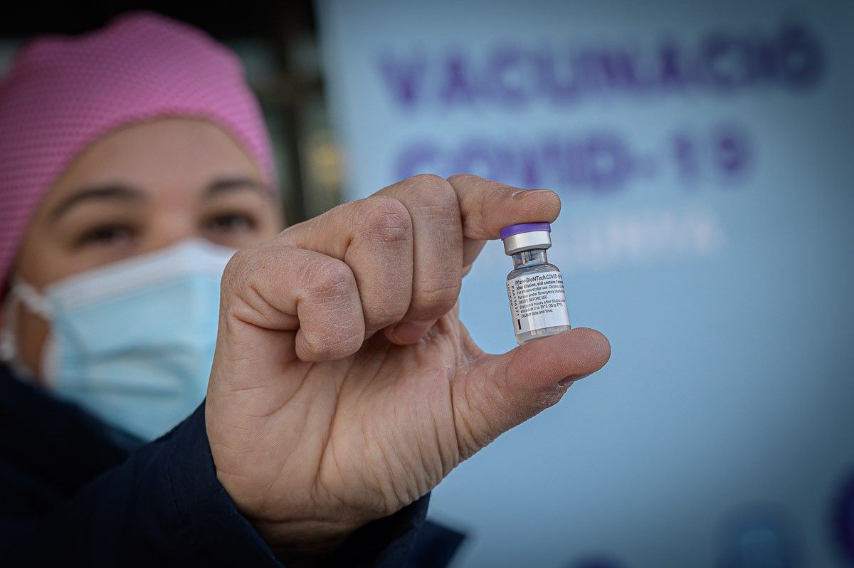 Primer dia de vacunació contra la Covid-19 a Osona