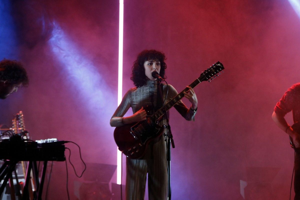 L'artista vigatana Núria Graham durant el concert al MMVV