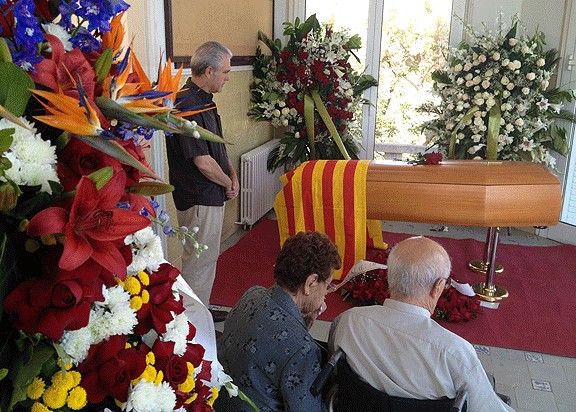 Mostres de dolor a la capella ardent de l'escola Betània-Pamos de Barcelona.