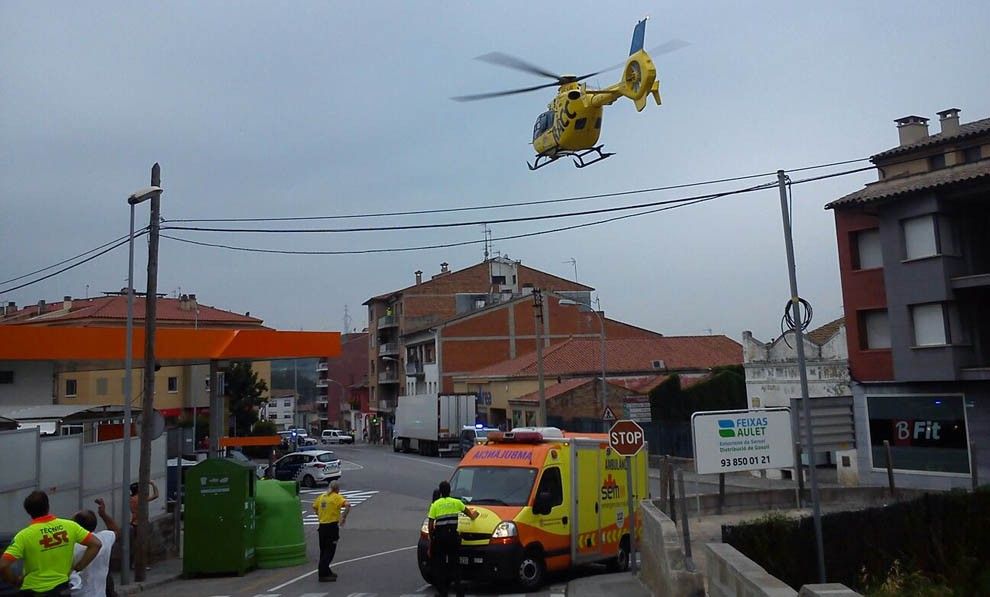 La víctima ha estat traslladada amb helicòpter a l'Hospital Vall d'Hebron.