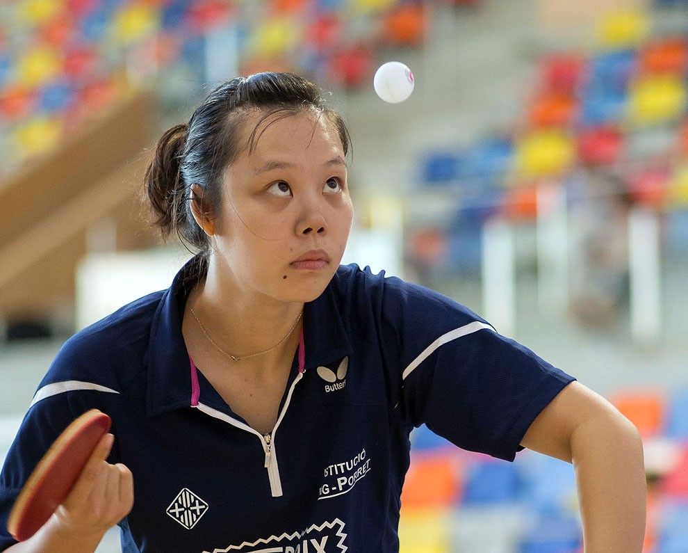 La jugadora Wang Zhipei del Vic Tennis Taula durant el torneig