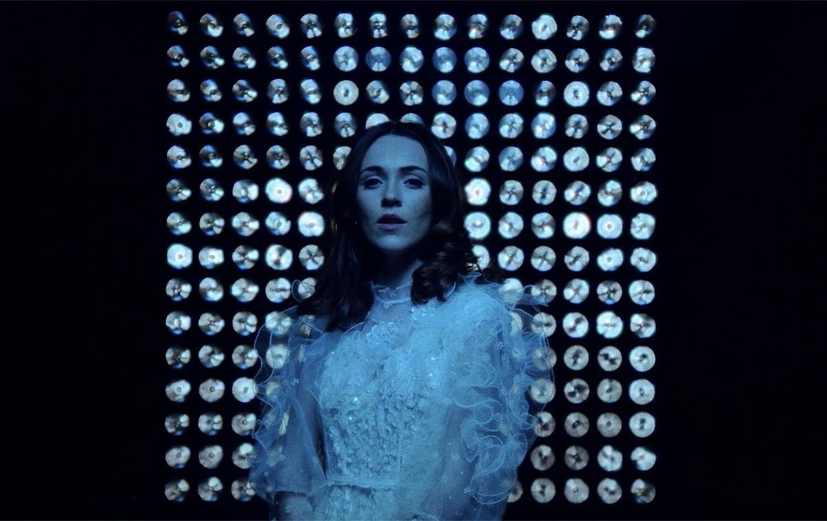 Núria Graham, al videoclip d'«At Last»