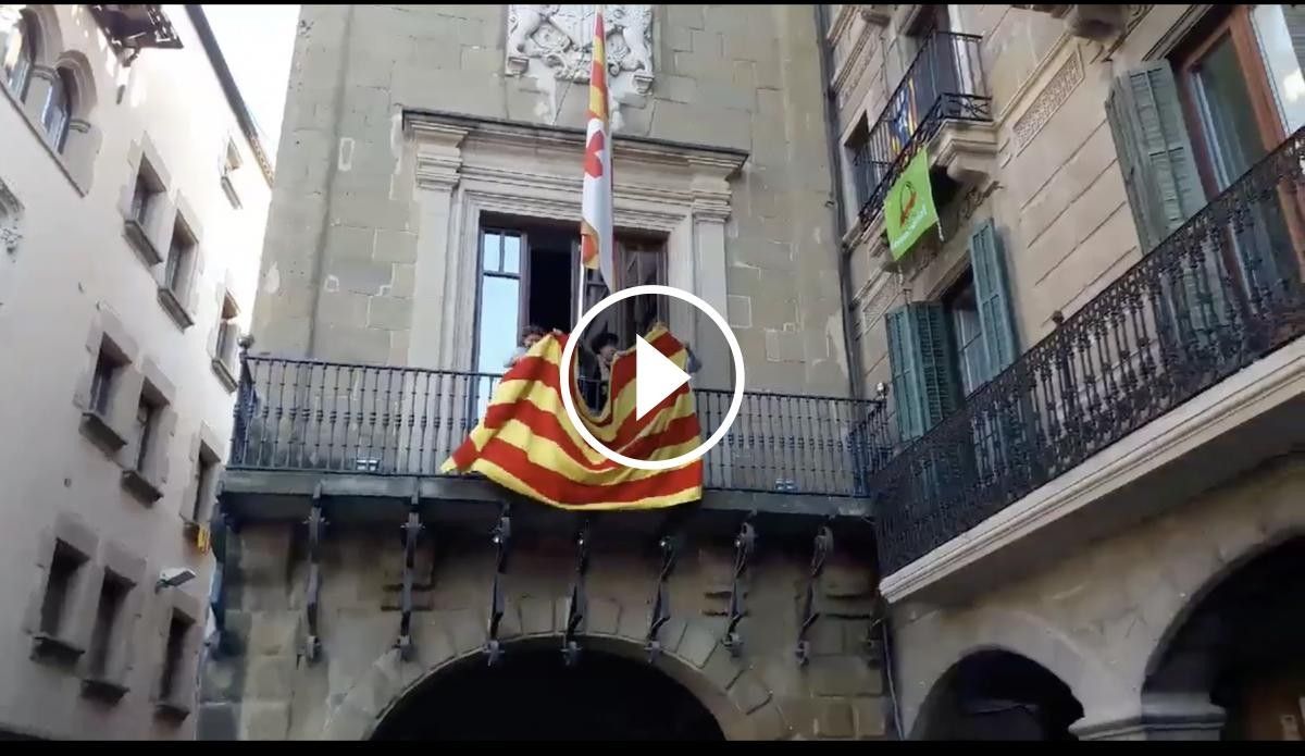 Carles Puigdemont votant la declaració d'independència