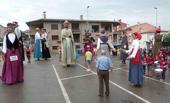 XIVa trobada gegantera amb motiu de la Festa Major petita de Sant Pere.