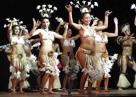 El ballet cultural Rapanui TUMU HENUA de la illa de Pasqua, aquest dissabte a Taradell.