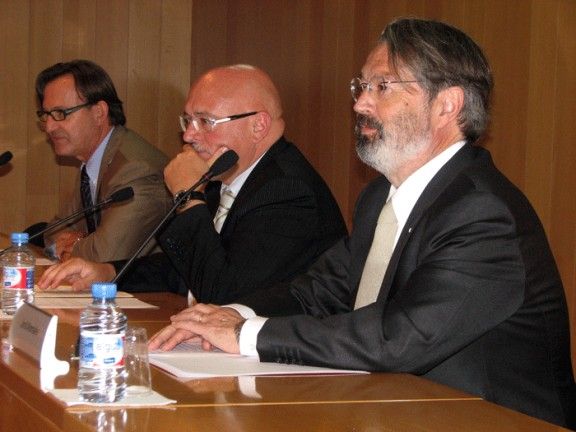 Jordi Montaña, amb el conseller Huguet i l'alcalde Vila d'Abadal.