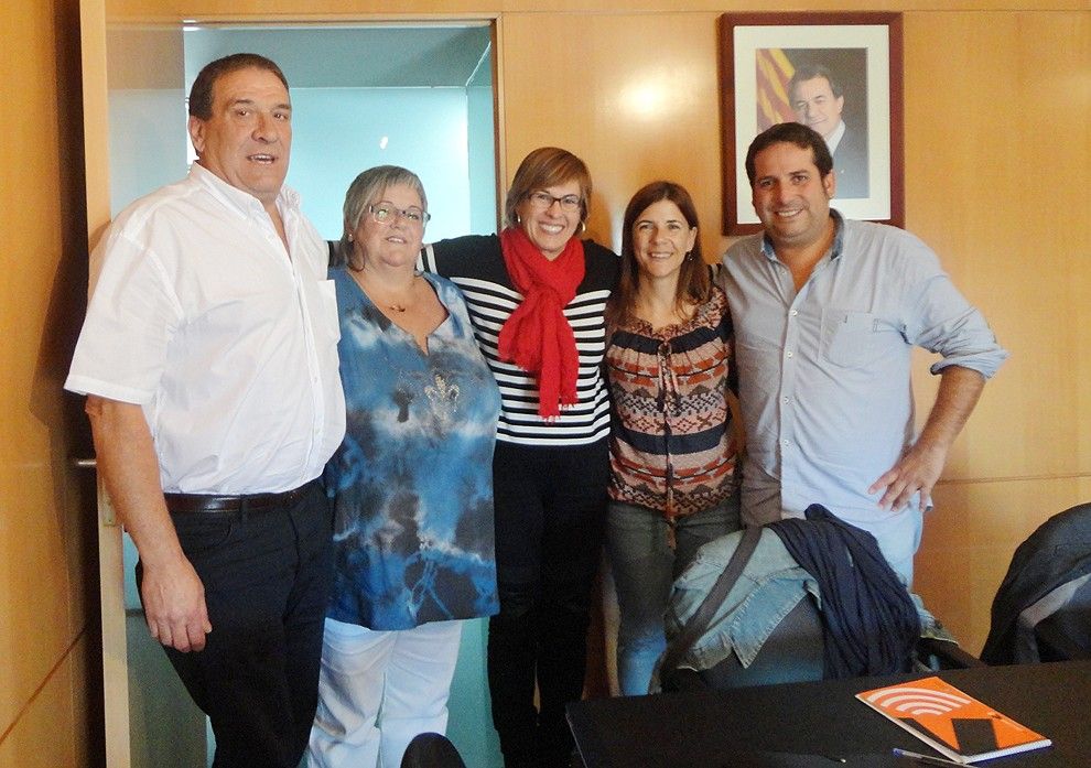 Els representants de les entitats subvencionades, amb la consellera Mila Martínez