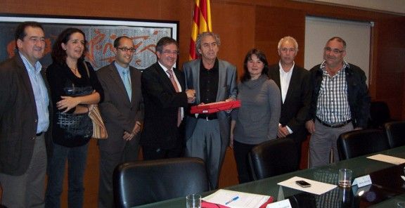 La representació d'alcaldes del Lluçanès, amb Jordi Ausàs i Carles Bassaganya.